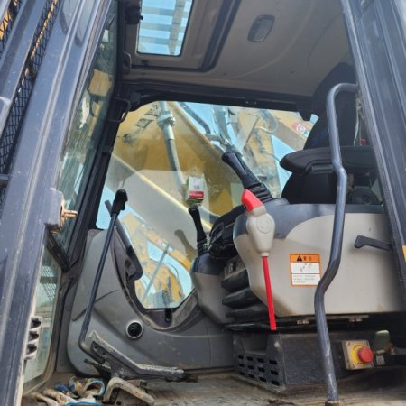 徐工XE550DK履带式挖掘机