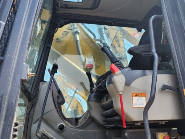 徐工XE550DK履帶式挖掘機