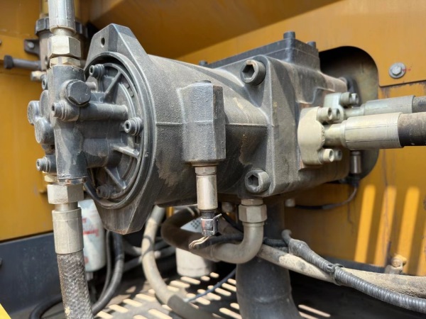 徐工XE380DK履帶式挖掘機