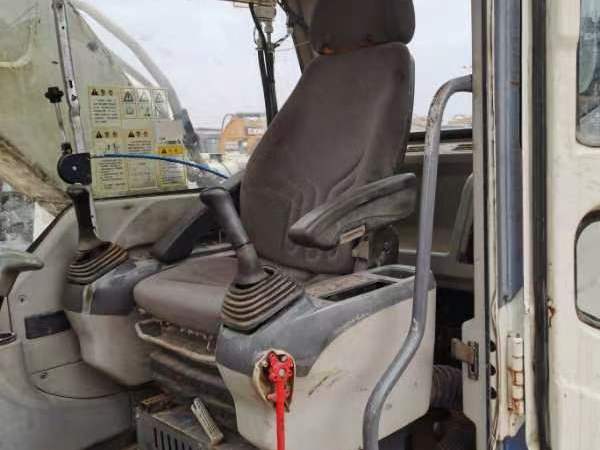 中聯(lián)重科ZE205E履帶式挖掘機