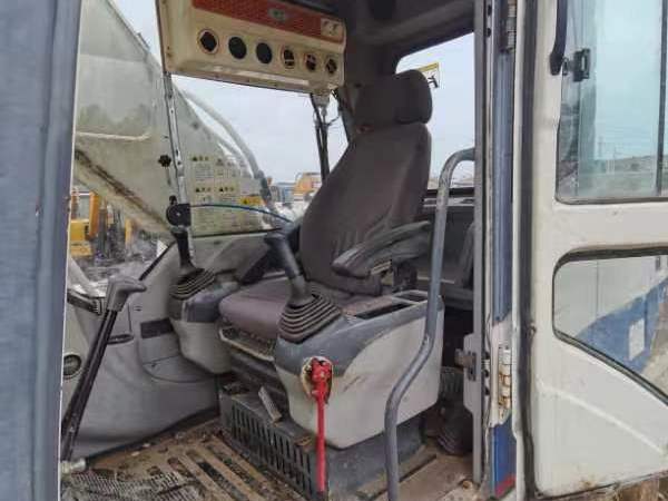 中聯(lián)重科ZE205E履帶式挖掘機