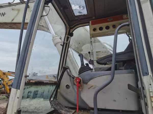 中聯(lián)重科ZE205E履帶式挖掘機