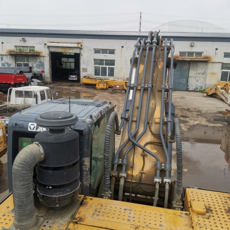 徐工XE400DK履带式挖掘机