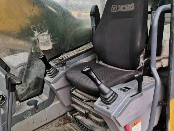 徐工XE400DK履帶式挖掘機(jī)