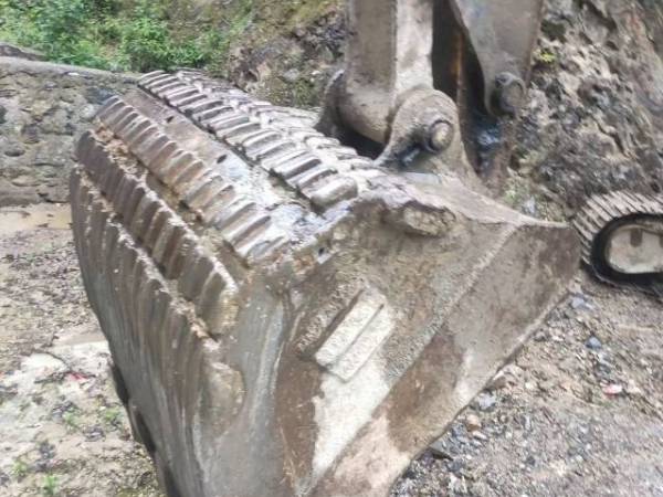 徐工XE215DA履帶式挖掘機(jī)