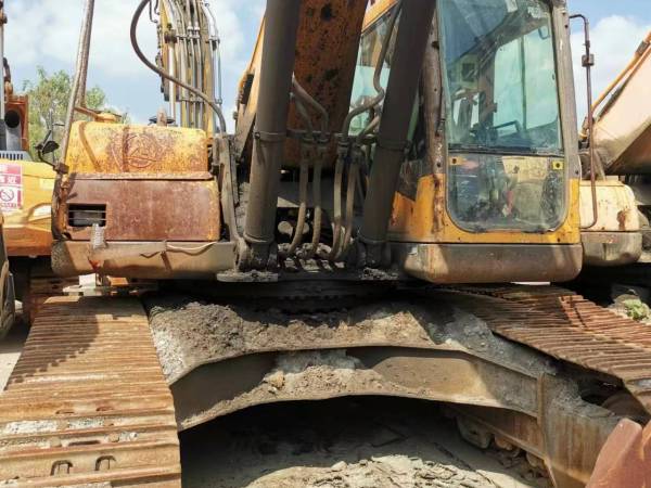 三一重工SY365C履帶式挖掘機(jī)