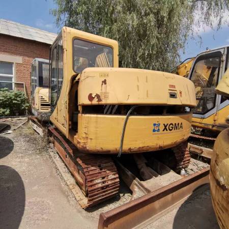 厦工XG808履带式挖掘机