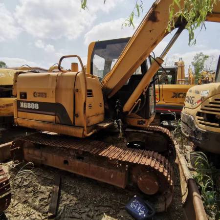 厦工XG808履带式挖掘机