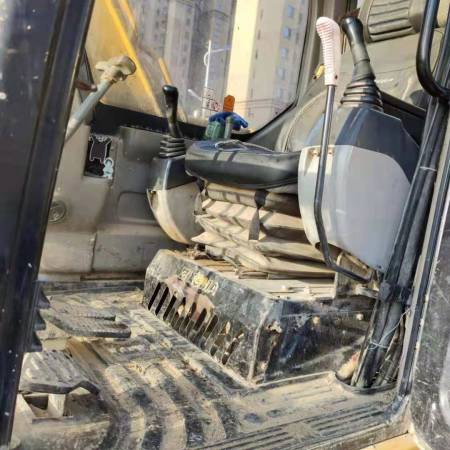 厦工XG808履带式挖掘机