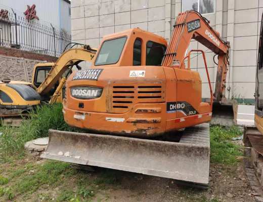 斗山DX80履带式挖掘机