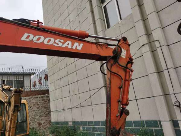 斗山DX80履帶式挖掘機(jī)