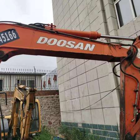 斗山DX80履带式挖掘机