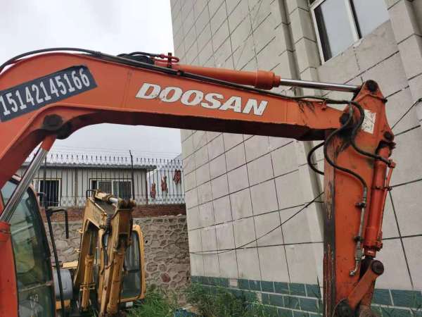 斗山DX80履帶式挖掘機(jī)