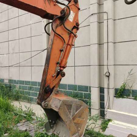 斗山DX80履带式挖掘机