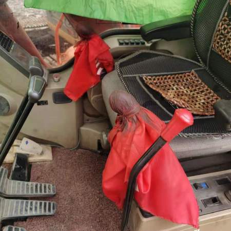 斗山DX80履带式挖掘机