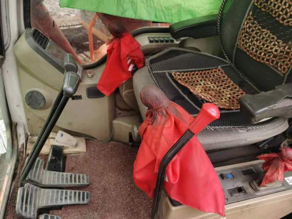 斗山DX80履帶式挖掘機(jī)