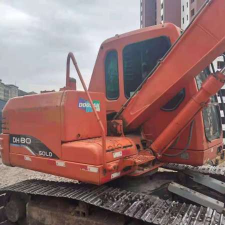 斗山DX80履带式挖掘机