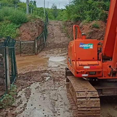 斗山DX80履带式挖掘机