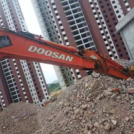 斗山DX80履带式挖掘机