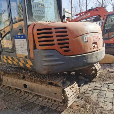 斗山DX80履带式挖掘机