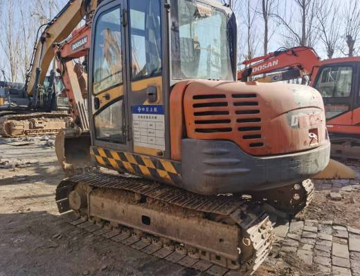 斗山DX80履带式挖掘机