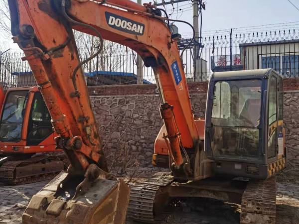 斗山DX80履帶式挖掘機(jī)