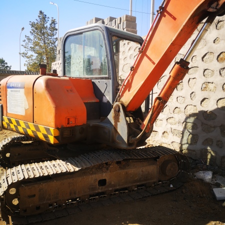 斗山DX80履带式挖掘机