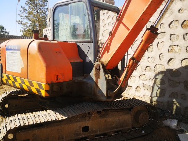 斗山DX80履帶式挖掘機(jī)