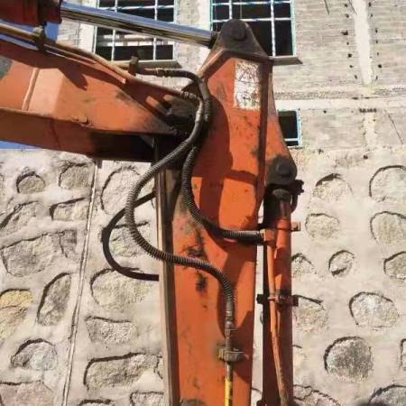 斗山DX80履带式挖掘机