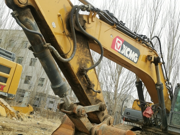 徐工XE490DK履帶式挖掘機(jī)