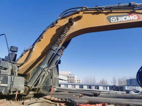 徐工XE550DK履帶式挖掘機(jī)