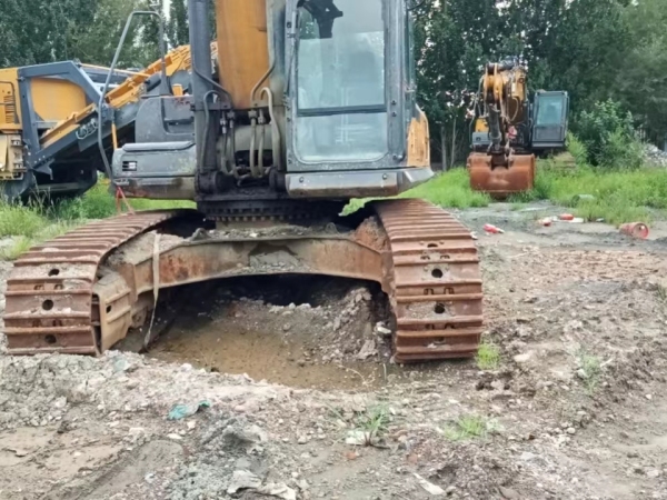 徐工XE400DK履帶式挖掘機(jī)