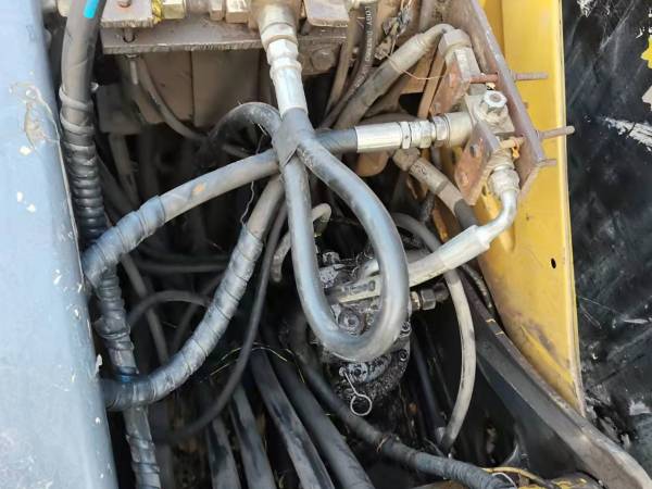 玉柴YC85履帶式挖掘機(jī)