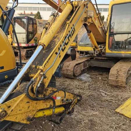 玉柴YC85履带式挖掘机