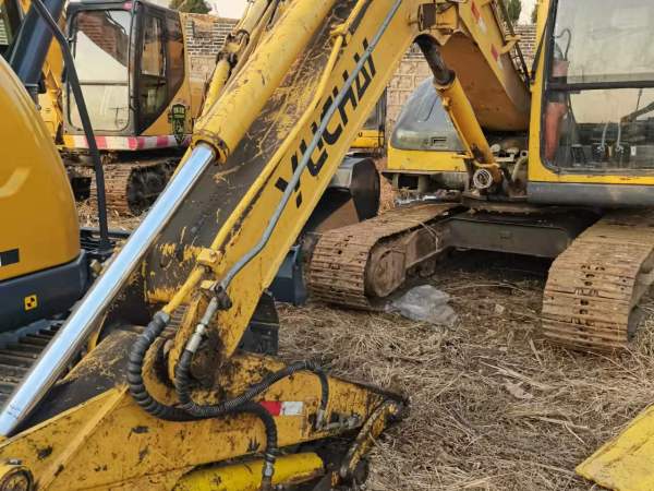 玉柴YC85履帶式挖掘機(jī)