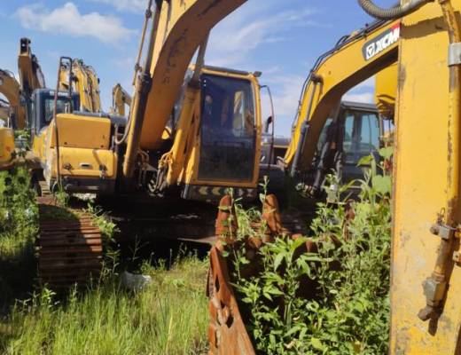 现代R225-7履带式挖掘机