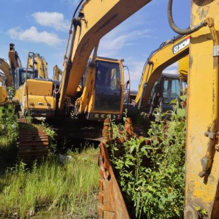 现代R225-7履带式挖掘机