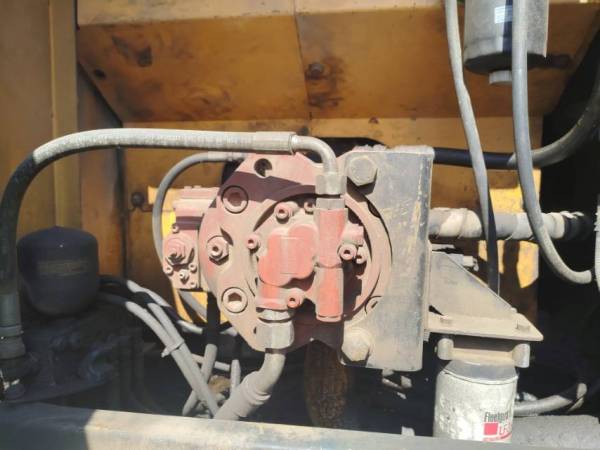 現(xiàn)代R225-7履帶式挖掘機