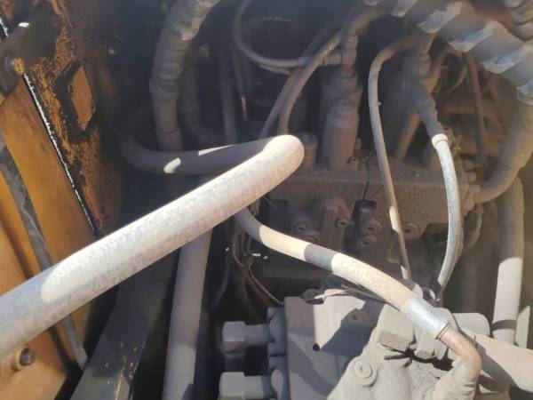 現(xiàn)代R225-7履帶式挖掘機