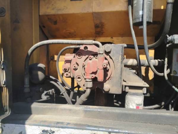 現(xiàn)代R225-7履帶式挖掘機