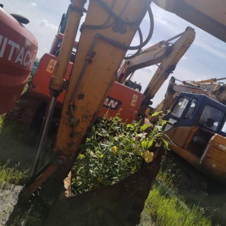 现代R225-7履带式挖掘机