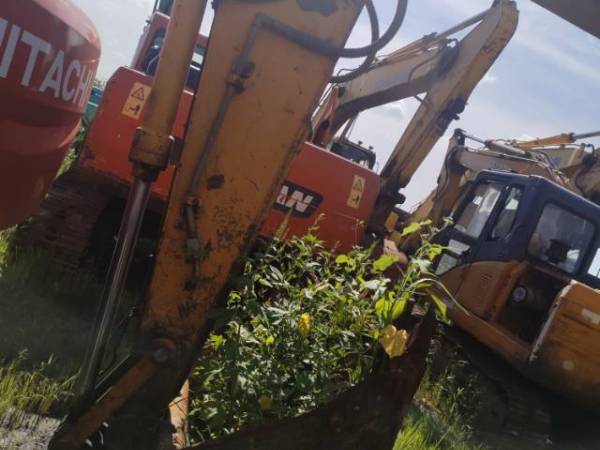 現(xiàn)代R225-7履帶式挖掘機