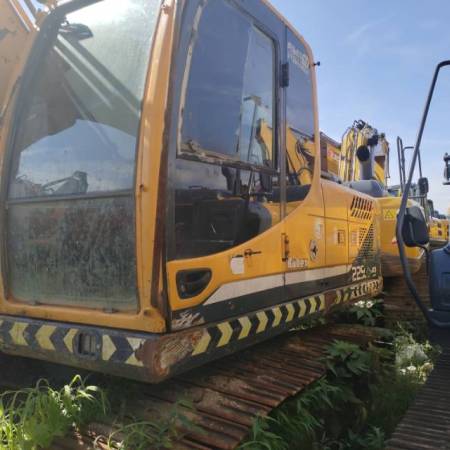 现代R225-7履带式挖掘机