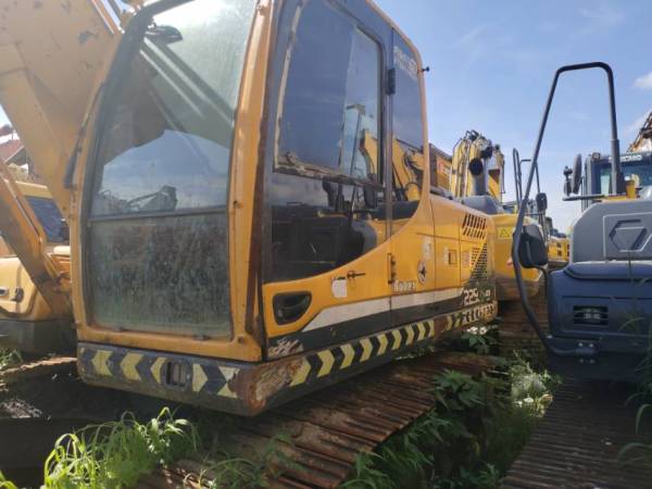 現(xiàn)代R225-7履帶式挖掘機