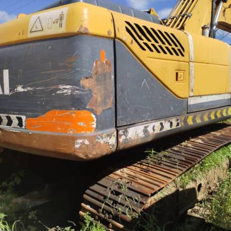 现代R225-7履带式挖掘机