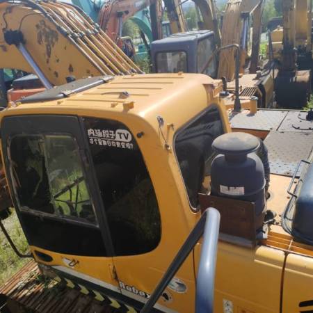 现代R225-7履带式挖掘机