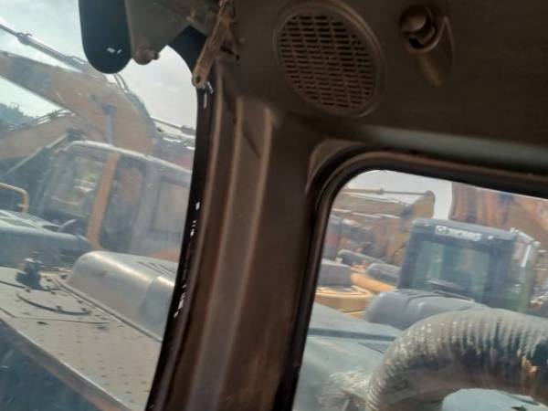 現(xiàn)代R225-7履帶式挖掘機