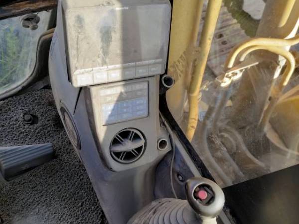 小松PC210LC-8履帶式挖掘機(jī)