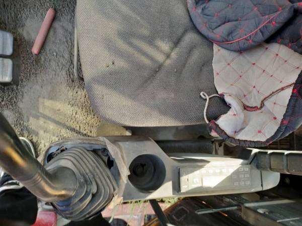 小松PC210LC-8履帶式挖掘機(jī)