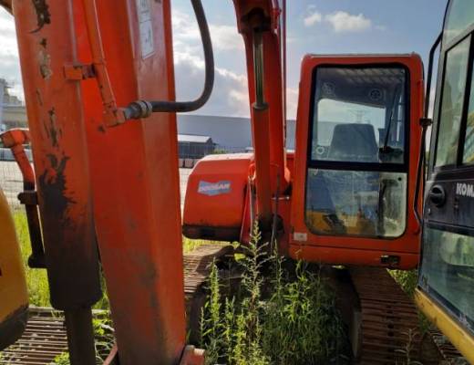 斗山DH70履带式挖掘机